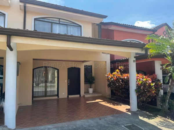 Rental house in Boulevar del sol Lindora Santa Ana