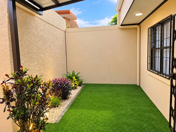 Venta. Oportunidad. Casa de 1 Nivel. Gravilias - Desamparados, San Jose