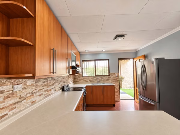 Venta. Oportunidad. Casa de 1 Nivel. Gravilias - Desamparados, San Jose