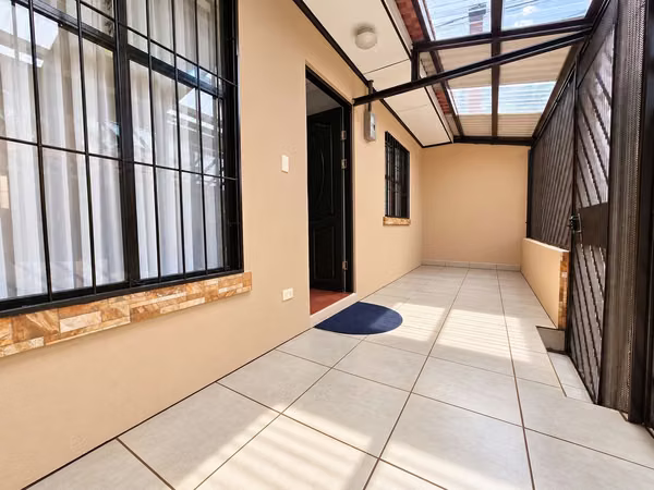 Venta. Oportunidad. Casa de 1 Nivel. Gravilias - Desamparados, San Jose