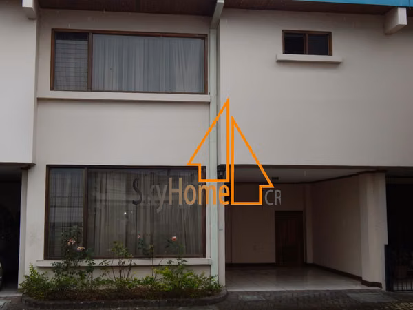 456535 / Casa en alquiler / Condominio / Freses / Centrica / Patio / Segura 