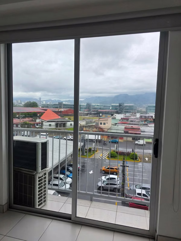 Se Vende Hermoso Apartamento en Condominio Allegro en Lagunilla de Heredia.