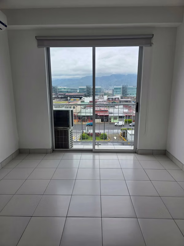 Se Vende Hermoso Apartamento en Condominio Allegro en Lagunilla de Heredia.