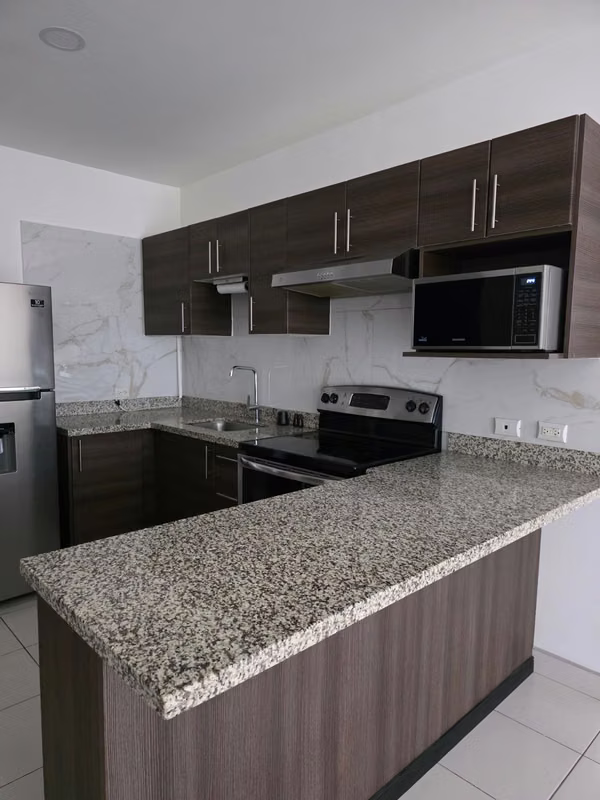 Se Vende Hermoso Apartamento en Condominio Allegro en Lagunilla de Heredia.