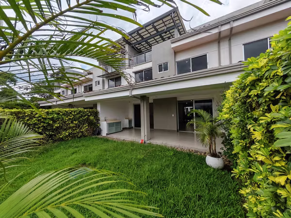 Alquiler de casa Moderna en Jaboncillos, Escazú 