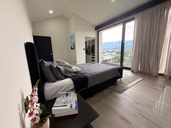 TIERRAS DEL ESTE - CASA 3 NIVELES