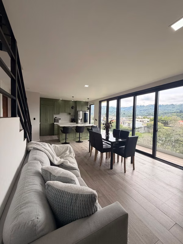 TIERRAS DEL ESTE - CASA 3 NIVELES