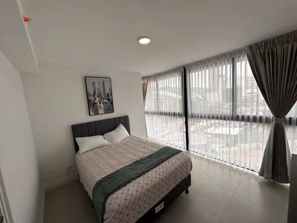 Se alquila apartamento tipo estudio en Sky Garden Sabana para entrega inmediata