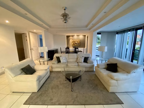Apartamento amueblado en Escazú con 180 m² y vistas a montaña