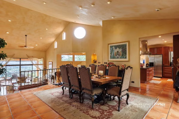 20989 - Residencia de Lujo en Venta en Escazú con Vistas al Valle