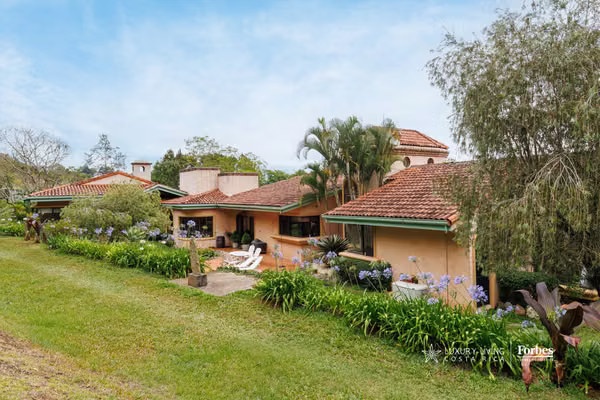 20989 - Residencia de Lujo en Venta en Escazú con Vistas al Valle