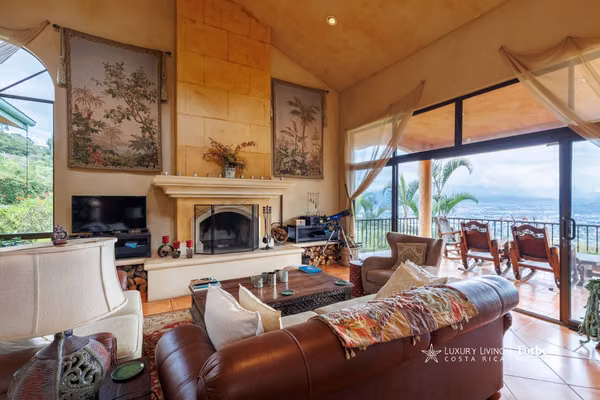 20989 - Residencia de Lujo en Venta en Escazú con Vistas al Valle