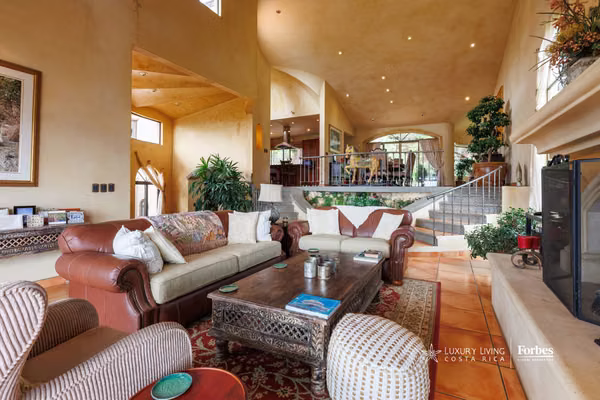 20989 - Residencia de Lujo en Venta en Escazú con Vistas al Valle