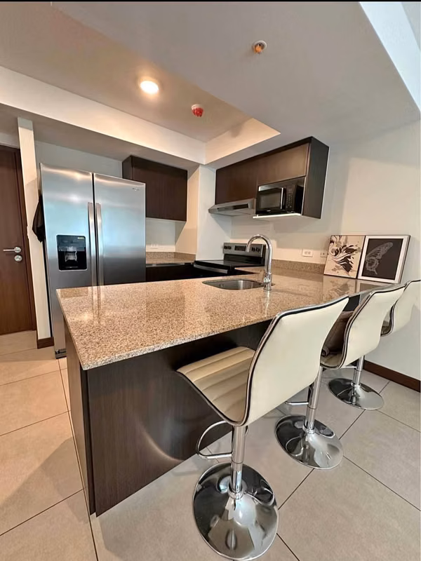 SE ALQUILA  APARTAMENTO AMUEBLADO EN TORRES DE HEREDIA