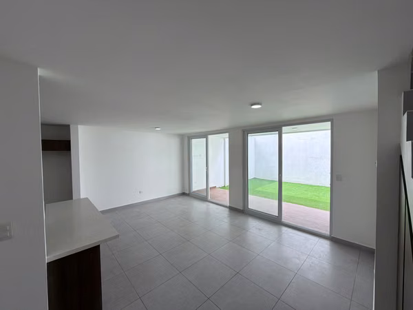 CASA EN ALQUILER | CONDOMINIO BITZÚ, SAN ANTONIO DE ESCAZÚ  990.000 mensuales | 160 m² | Cuota condominal incluida