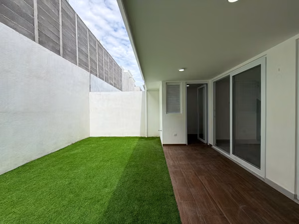 CASA EN ALQUILER | CONDOMINIO BITZÚ, SAN ANTONIO DE ESCAZÚ  990.000 mensuales | 160 m² | Cuota condominal incluida