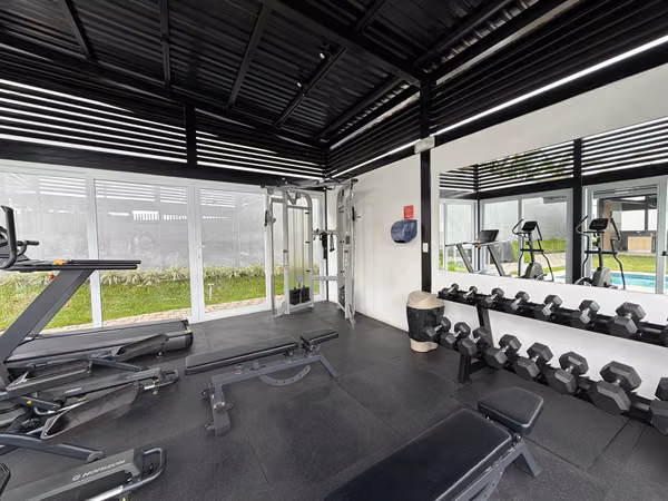 CASA EN ALQUILER | CONDOMINIO BITZÚ, SAN ANTONIO DE ESCAZÚ  990.000 mensuales | 160 m² | Cuota condominal incluida