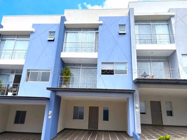 CASA EN VENTA EN CONDOMINIO SAN MIGUEL DE SANTO DOMINGO, HEREDIA | 4 HAB | CERCA DEL COLEGIO LINCOLN | CON AMENIDADES P