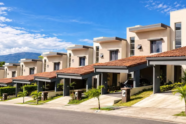  Venta de casa de 3 habitaciones en condominio Villa Real | Heredia