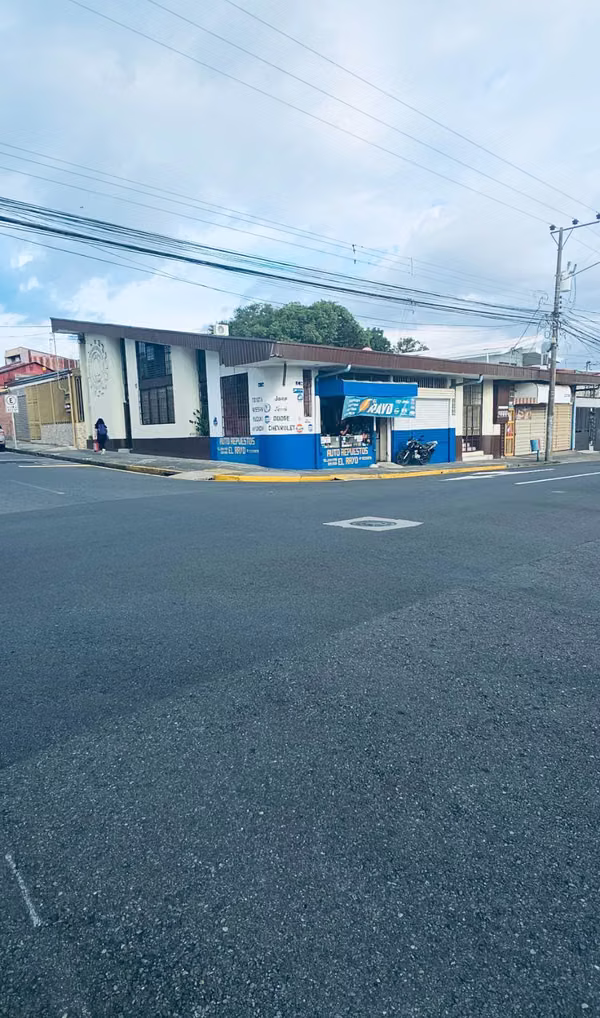 Alquilo local en Heredia Centro para oficinas, academia o salón de conferencias / DFS