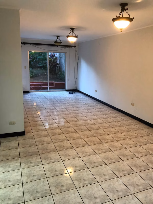 LARGE INDEPENDENT HOUSE FOR RENT - 124; HEREDIA