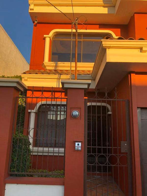 LARGE INDEPENDENT HOUSE FOR RENT - 124; HEREDIA