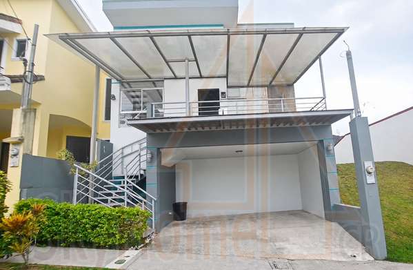 1250 / Casa / Venta / Lomas de Montes de Oca / 3 rooms / Mezzanine