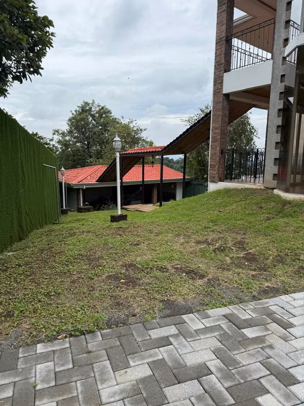 VENTA / ALQUILER DE AMPLIA CASA EN CANOAS DE ALAJUELA