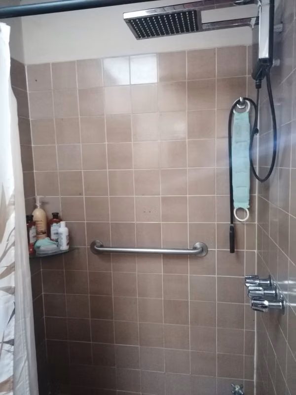 Spacious one level house in Tibás.
