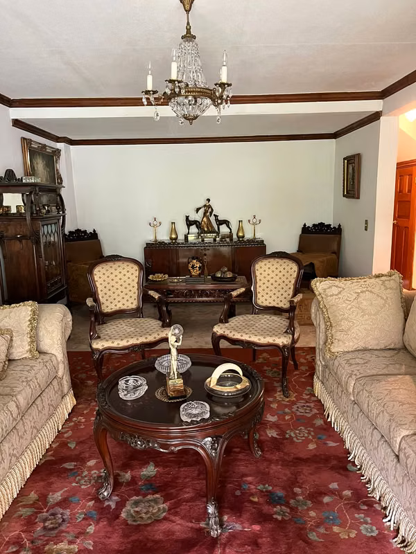 Sale of house in condo in Barrio Dent, San Pedro.