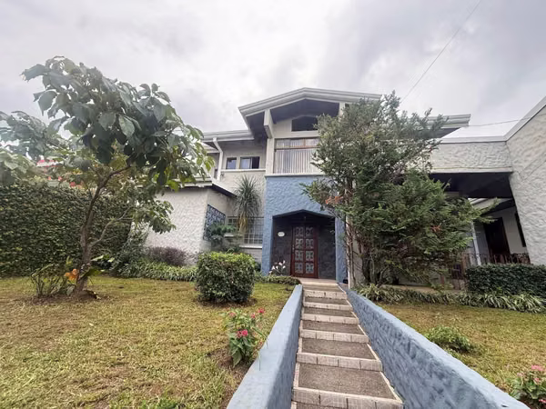 SE VENDE PROPIEDAD CON AMPLIA CASA Y APARTAMENTO 