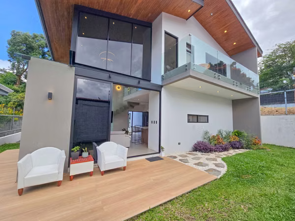 Casa Independiente Contemporánea con Jardín en Bello Horizonte Escazú