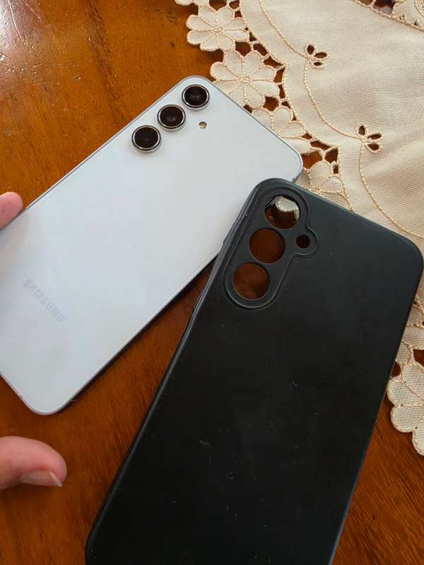 Samsung A55 128 GB, used but in good condition.