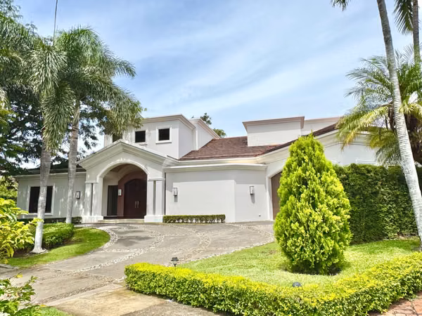 SALE Luxury Residence, Santa Ana / Elegance, -Spacious-Privacy