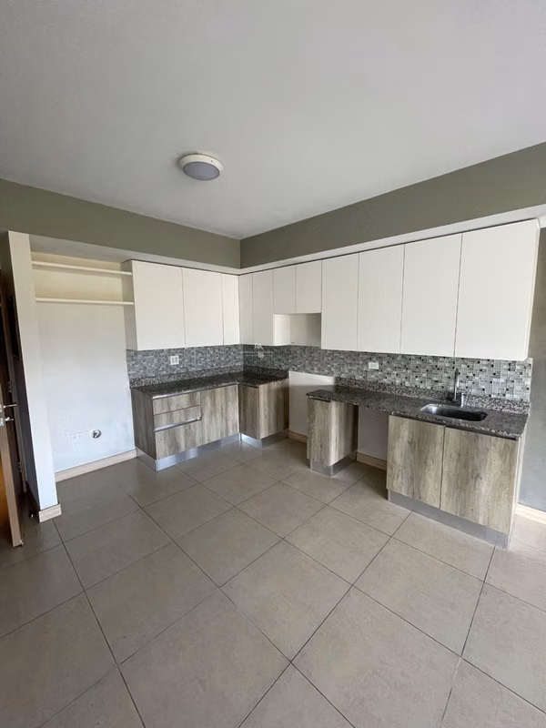 REMATE BANCARIO venta de apartamento en Heredia, condominio Higueron