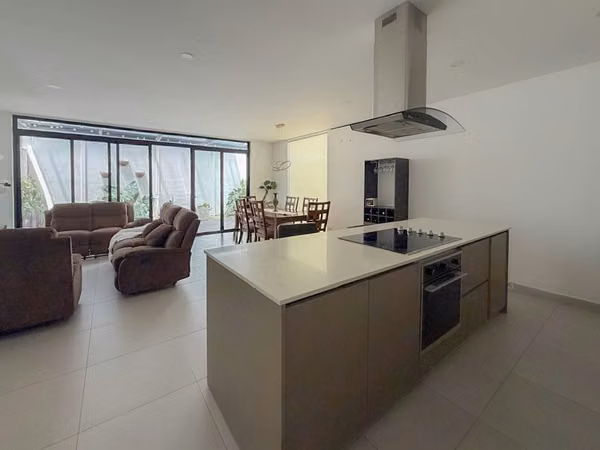 HOUSE FOR RENT IN CONDO SANTA ANA BOULEVARD