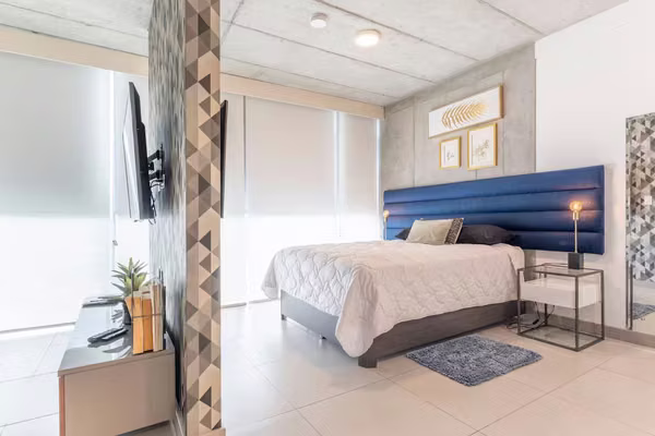 ¿Vivir o invertir? Este estudio en PISO 20 de iFreses ya está listo para disfrutar/Amueblado + A/C + Parqueo 