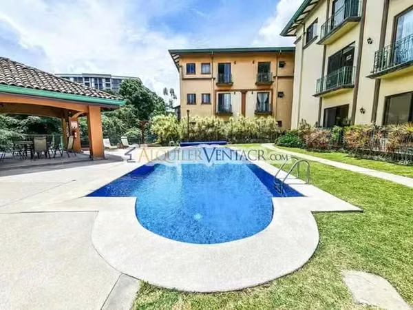 Apartamento en 1er nivel en San Rafael Escazú