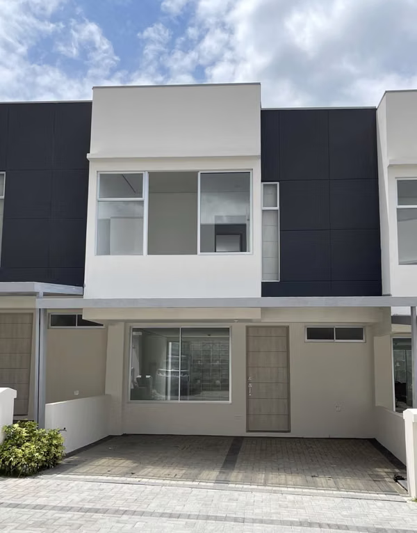 Casa en alquiler en Condominio Bougainvillea – Santo Domingo de Heredia