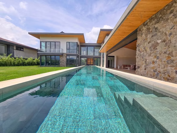 Lujosa casa full amueblada con piscina privada y vista en Hacienda Espinal San Rafael de Alajuela