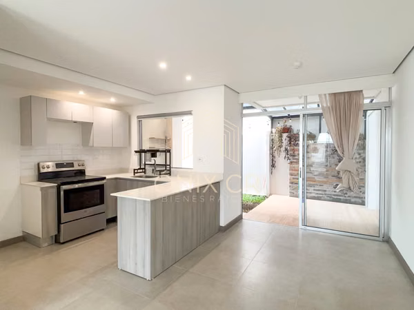 Venta Casa Contemporánea en Condominio | San Rafael de Montes de Oca | Pet Friendly