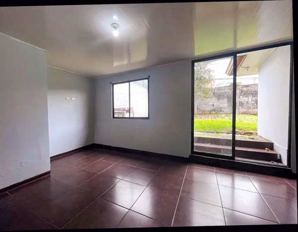 Pet Friendly Independent House with Extensive Garden in San Pedro!