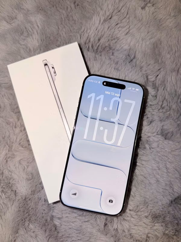 iPhone 17 Air - White Cloud
