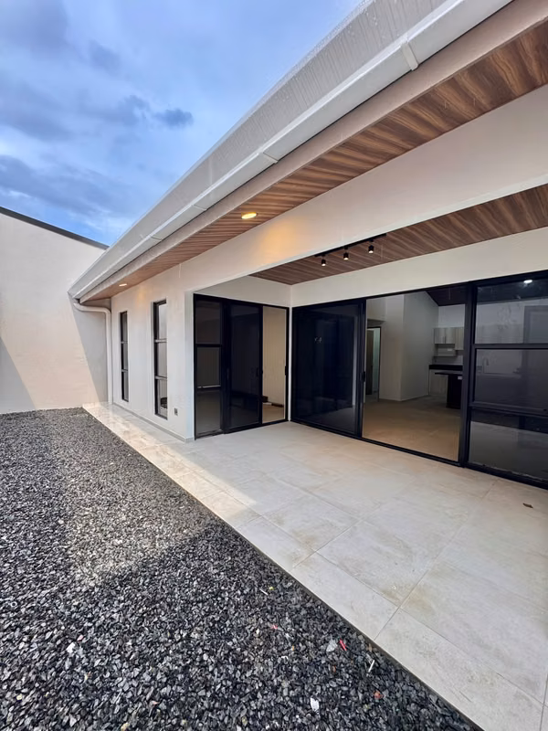 Alquiler casa nueva Grecia centro, pet friendly, patio y 2 parqueos