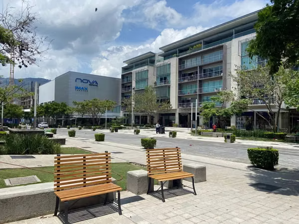 VENTA DE APARTAMENTO EN AVENIDA ESCAZU 4703