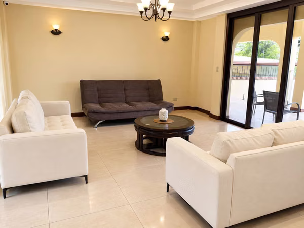 TOWNHOUSE DE LUJO EN ALQUILER, EN HEREDIA. 23-253
