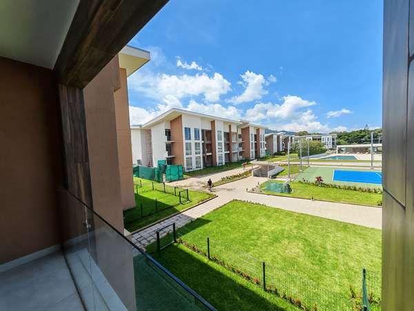 Apartamento a estrenar en Santa Ana con balcón, piscina y gimnasio