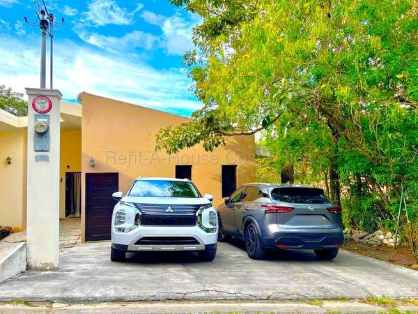 VENTA CASA MODERNA DE 1 PLANTA EN PIEDADES DE SANTA ANA | ESTUDIO MUSICAL INDEPENDIENTE | 640 m² DE LOTE | DOBLE ALTURA 