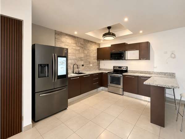 ALQUILER DE CASA EN CONDOMINIO RIO PALMA, GUACHIPELIN ESCAZÚ