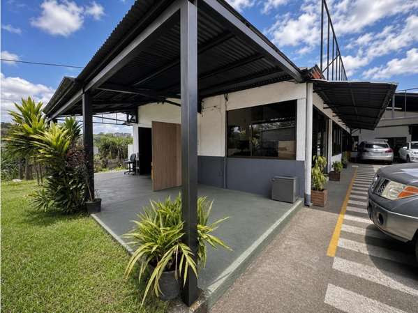 Inmueble comercial industrial cerca de Jardines del Recuerdo